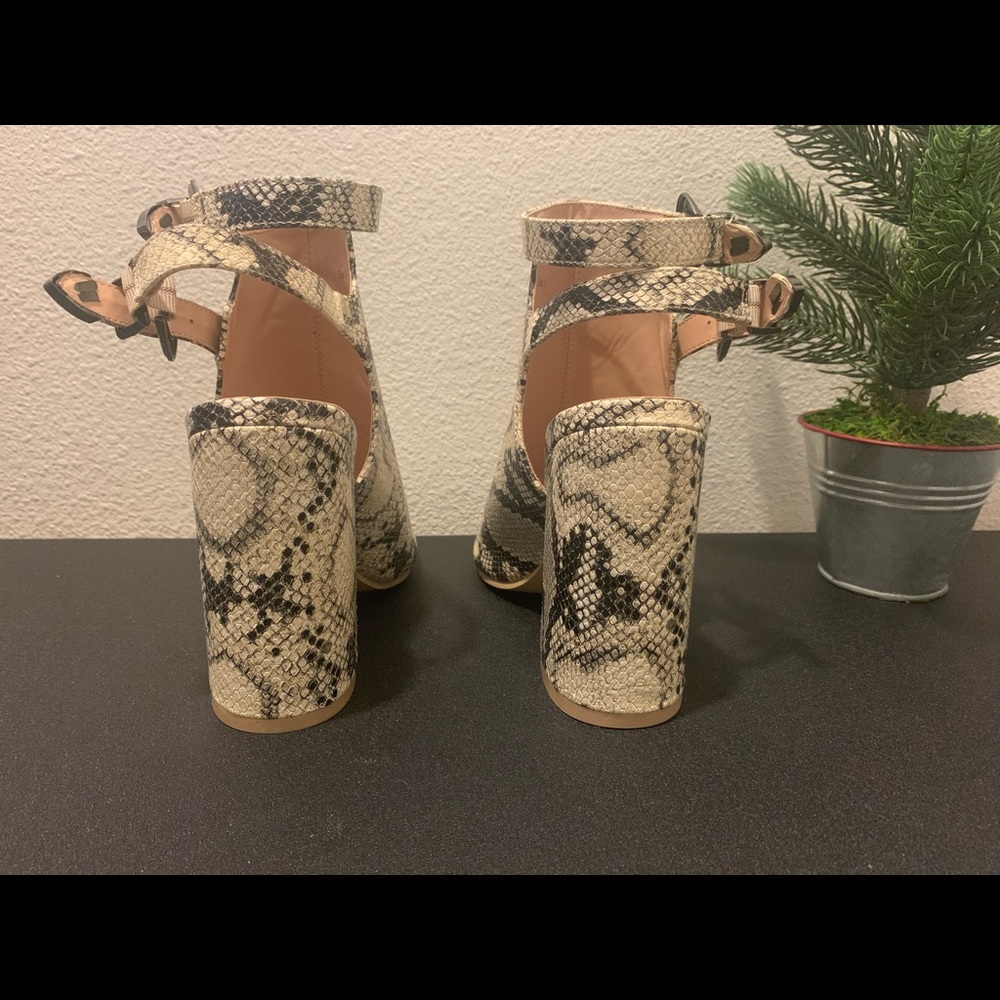 Pair of Snakeskin Heels in great condition - Picture 4 of 7